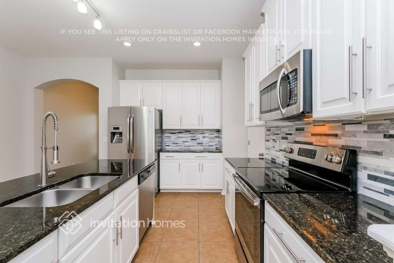 12592 Streamdale Dr - Photo 4 of 15