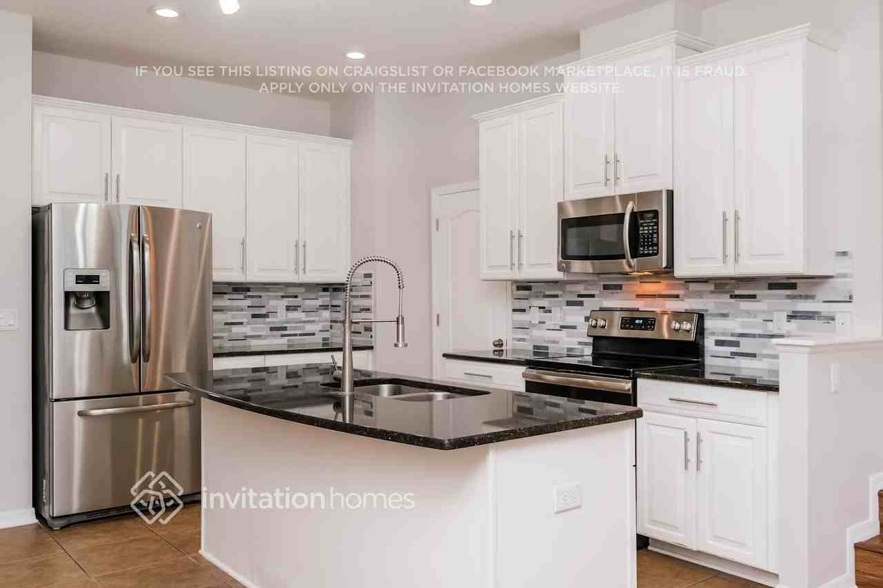 12592 Streamdale Dr - Photo 5 of 15