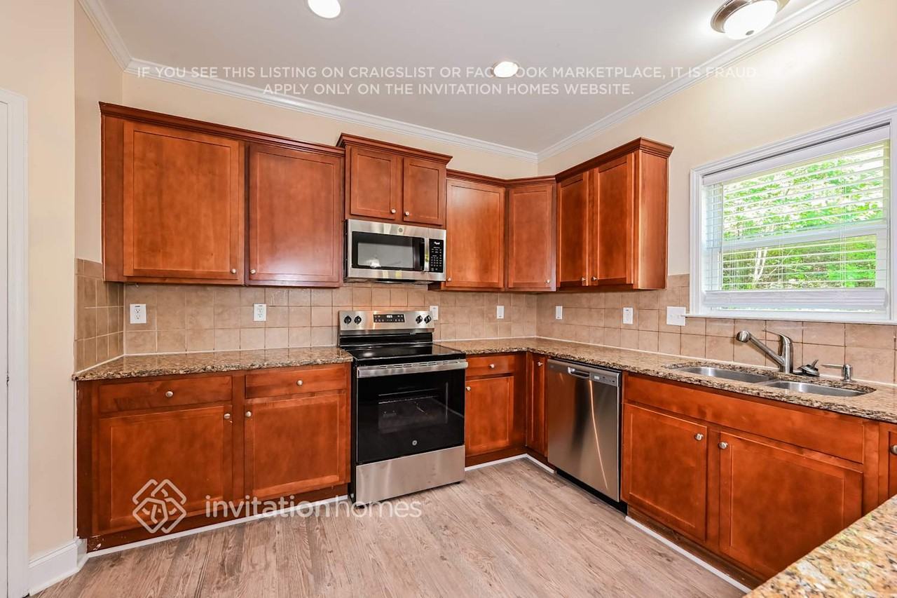 2116 Leafmore Ct - Photo 6 of 18