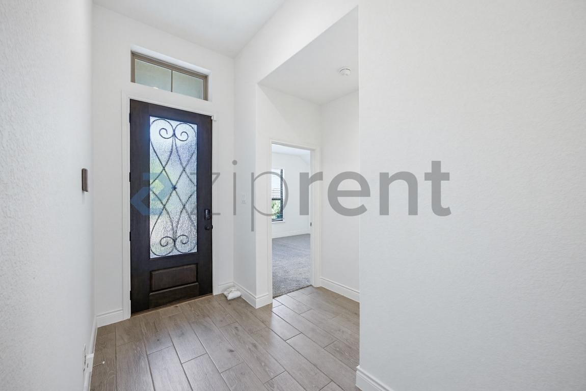 28414 Shailene Dr - Photo 4 of 43