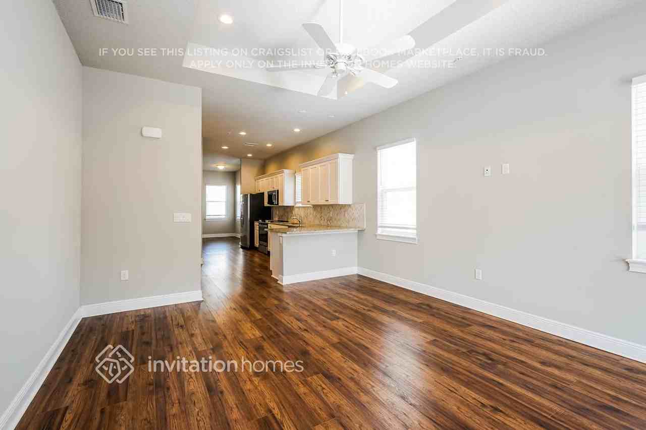 11225 Moultrie Pl - Photo 3 of 16