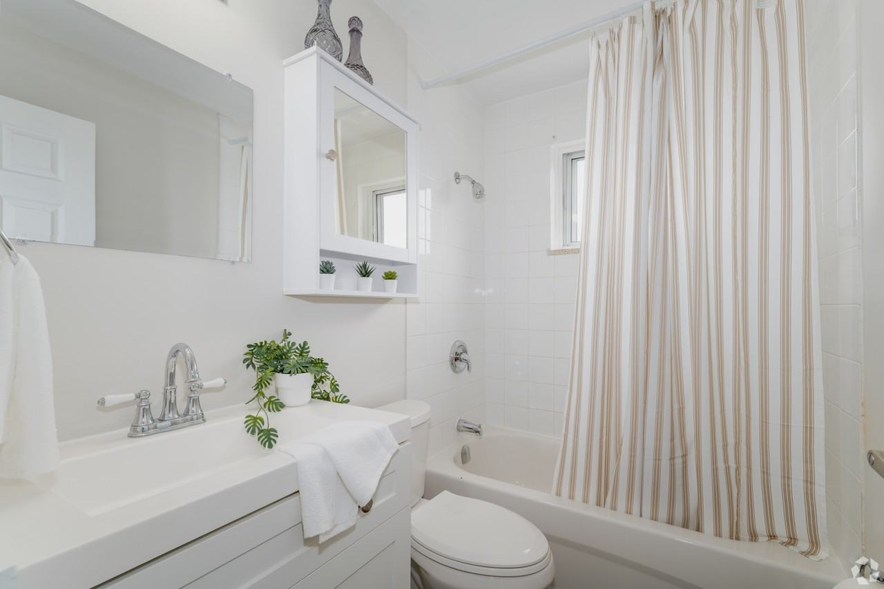 401 Main Street East - Photo 7 of 12