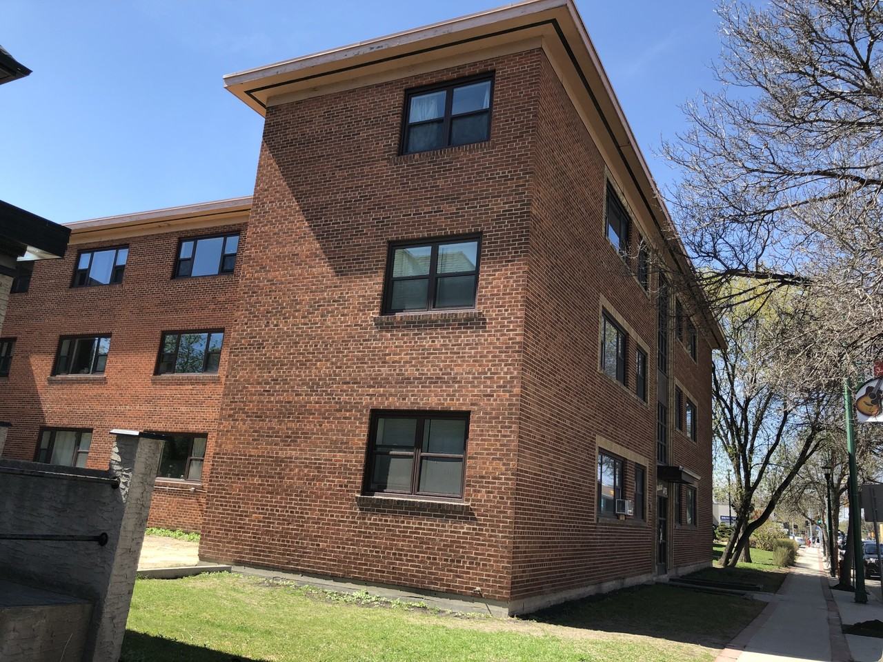 Henshire Apartments - Photo 2 of 11