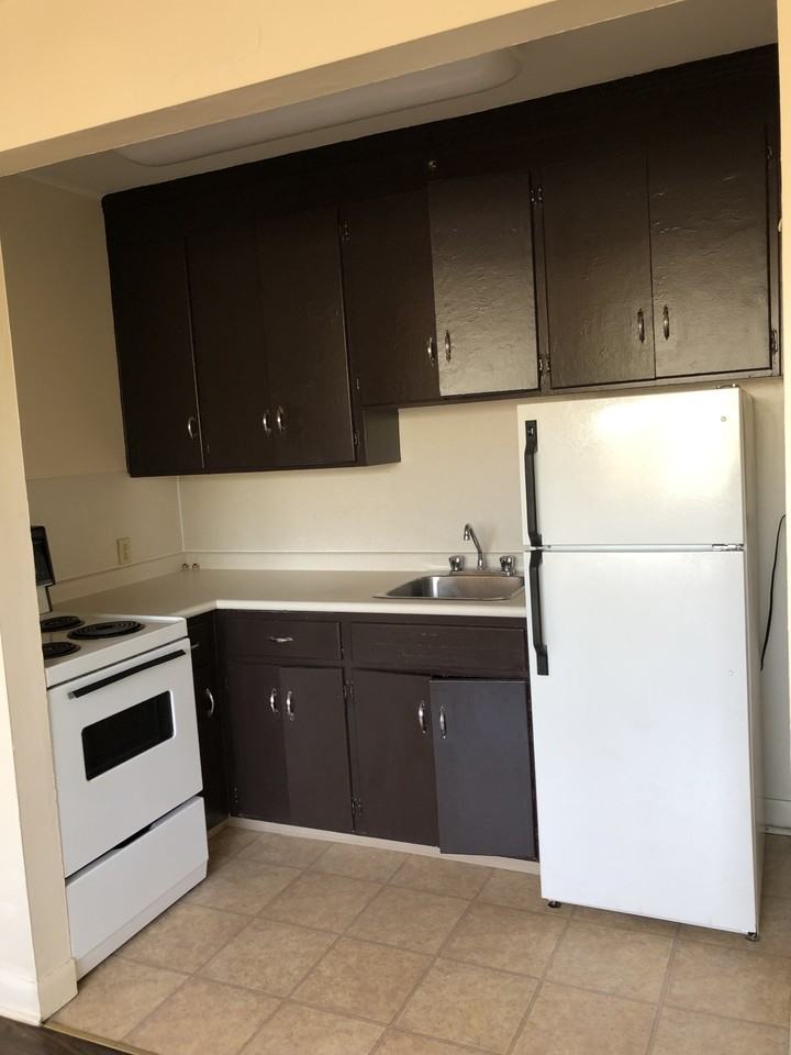 Henshire Apartments - Photo 4 of 11