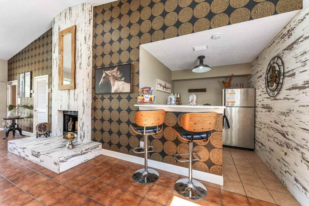 Epic Apartments - Photo 7 of 28
