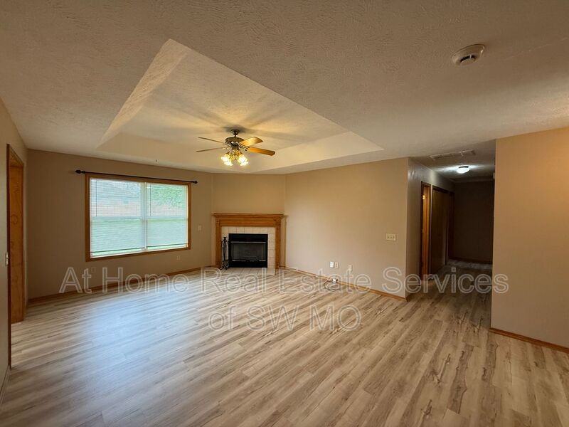3737 W Roxbury St - Photo 3 of 10