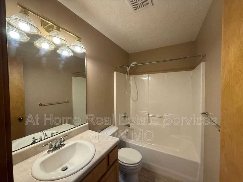 3737 W Roxbury St - Photo 5 of 10