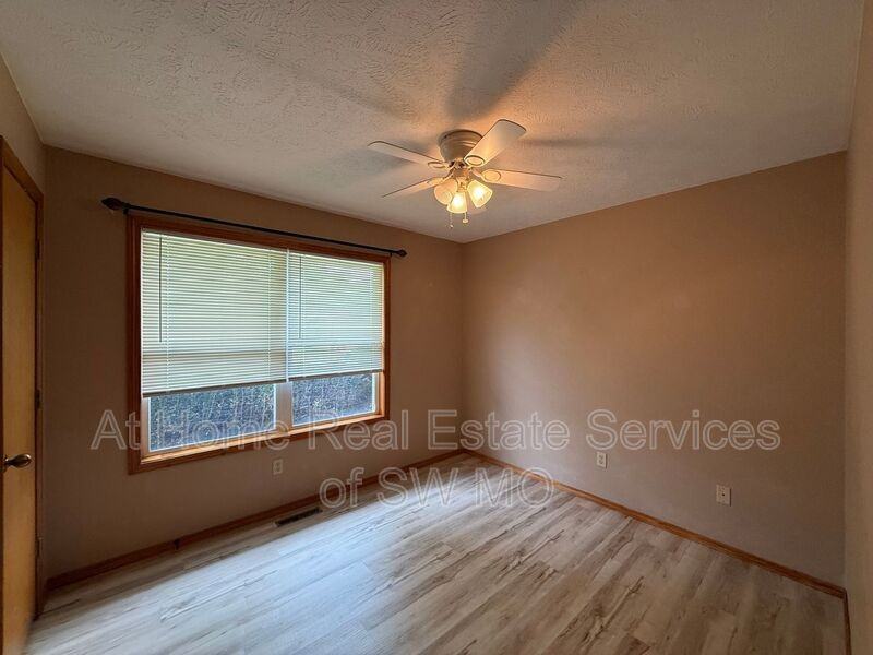 3737 W Roxbury St - Photo 6 of 10