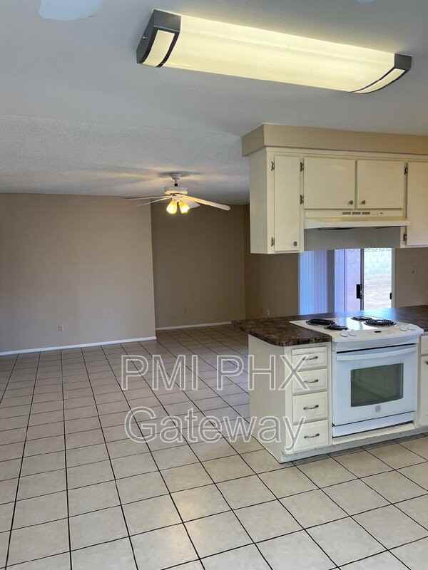 1938 E Oxford Dr - Photo 2 of 9