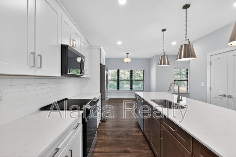 714 Falling Oak Aly - Photo 7 of 39