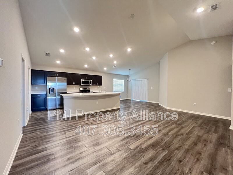 1002 Corso Dr - Photo 4 of 25