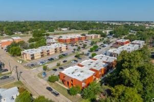 featured image of 400 N Merrill Ave