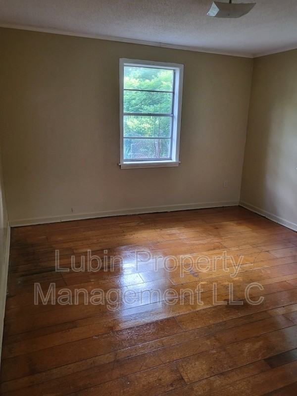 1326 Oak St - Photo 2 of 5