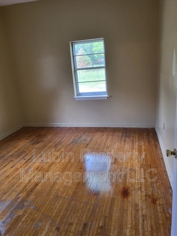1326 Oak St - Photo 3 of 5