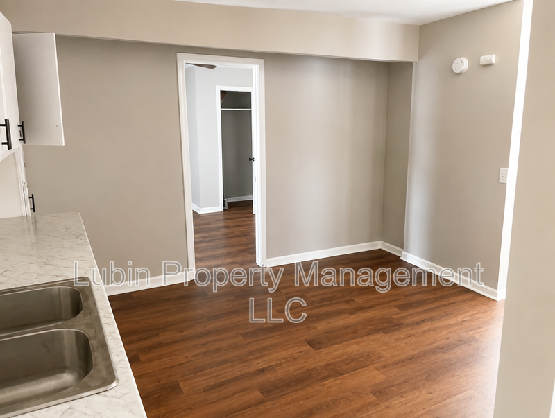 3558 Hallbrook St - Photo 7 of 8