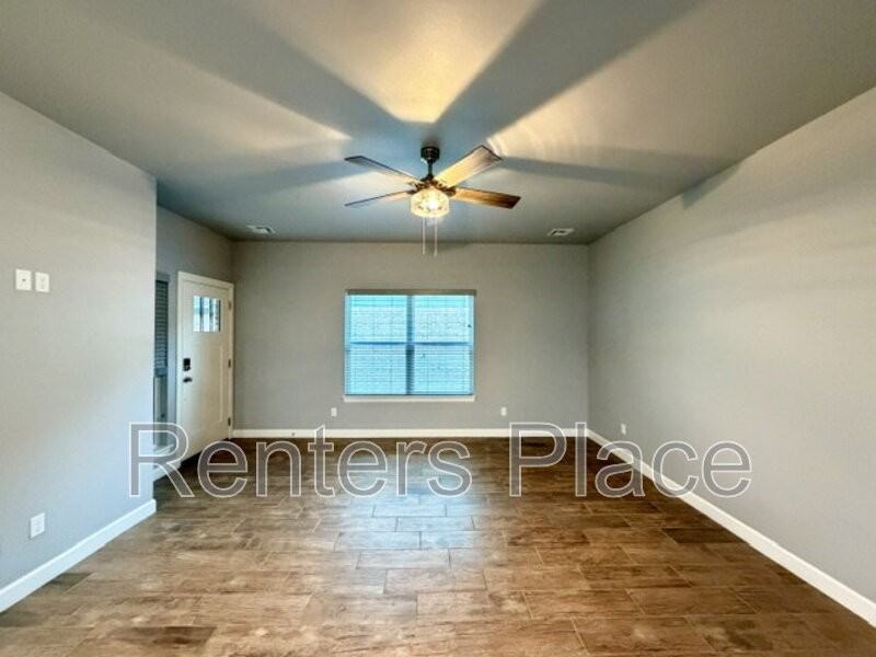 29035 Eaststreet South - Photo 2 of 15