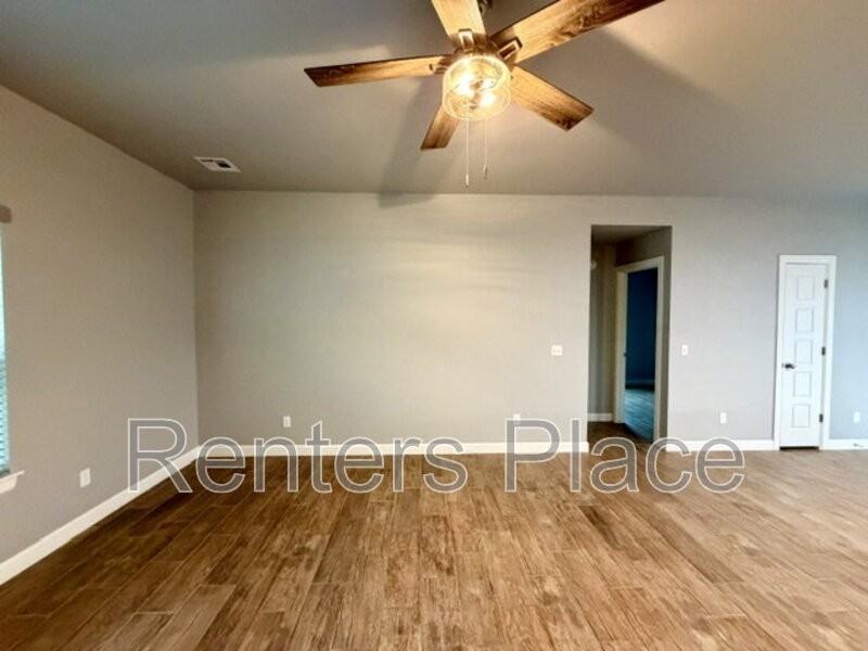 29035 Eaststreet South - Photo 3 of 15