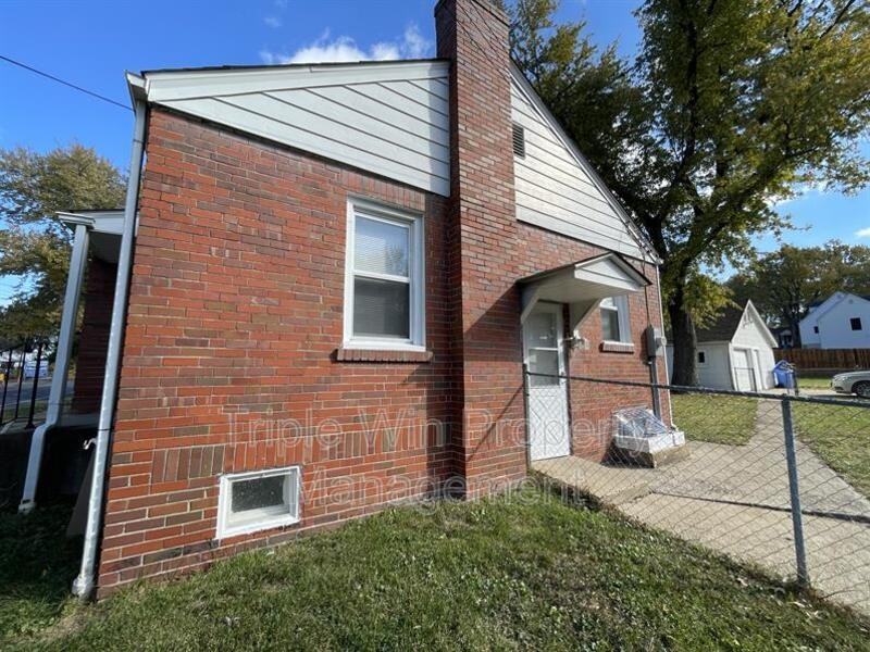 1004 N New Florissant Rd - Photo 3 of 6