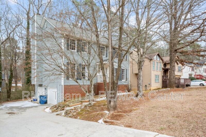 320 Saint Simons Cv - Photo 2 of 40