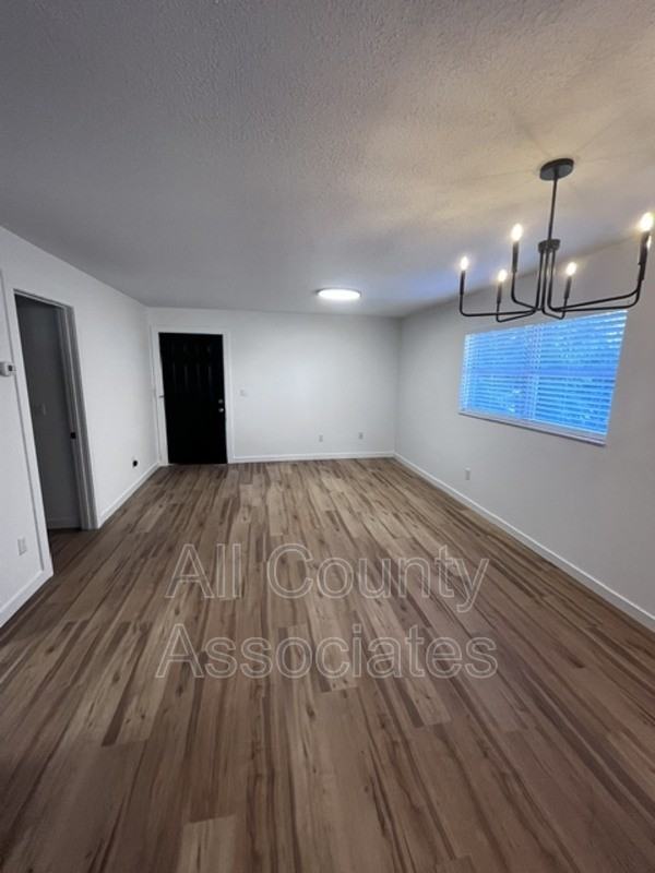 2267 Norman Dr #B - Photo 4 of 11