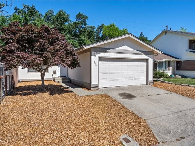 843 Falcon Way - Photo 2 of 27