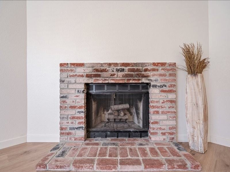 843 Falcon Way - Photo 4 of 27