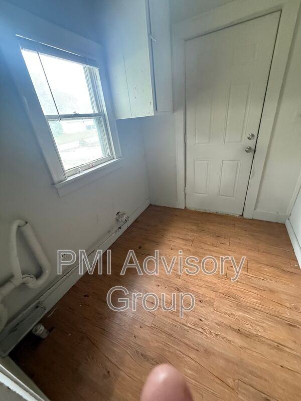 1003 Se 26th St - Photo 2 of 8