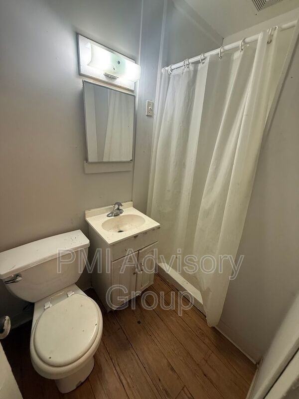 1003 Se 26th St - Photo 5 of 8