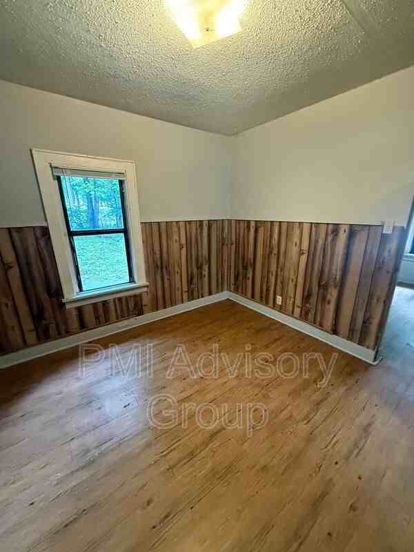 1003 Se 26th St - Photo 6 of 8