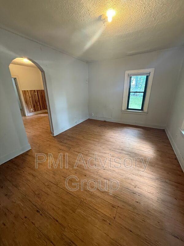 1003 Se 26th St - Photo 7 of 8
