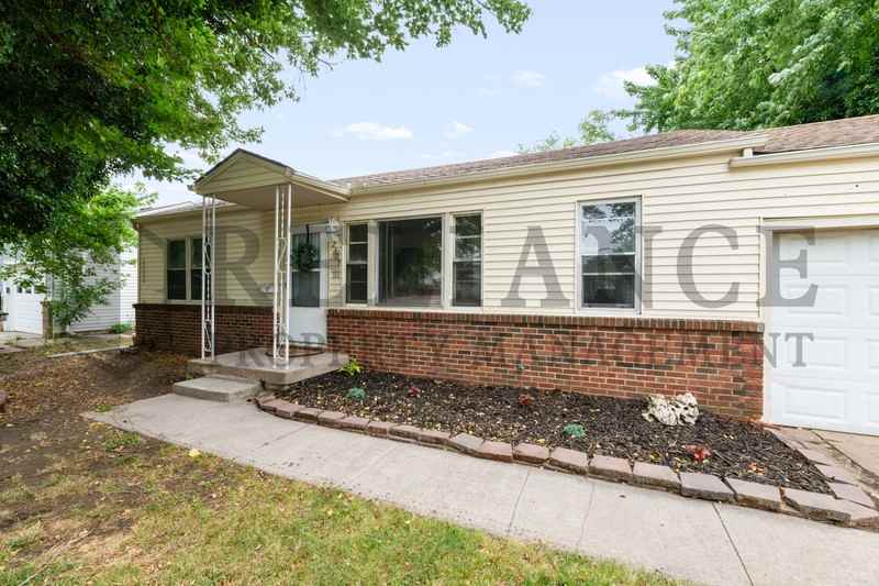2309 W Graber St - Photo 4 of 33