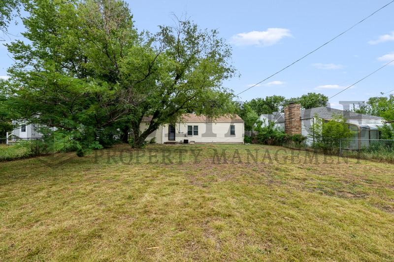 2309 W Graber St - Photo 7 of 33