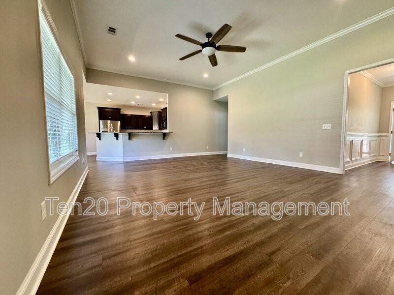 488 Lee Rd - Photo 4 of 36