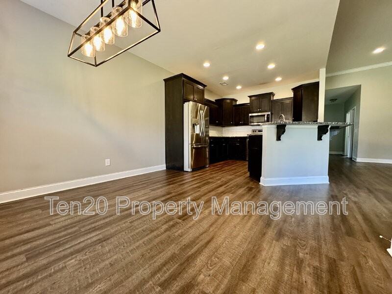 488 Lee Rd - Photo 6 of 36