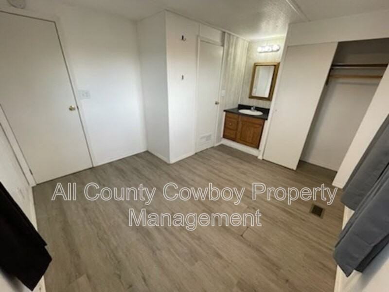 2081 Easterling St - Photo 4 of 7