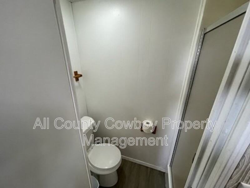2081 Easterling St - Photo 5 of 7
