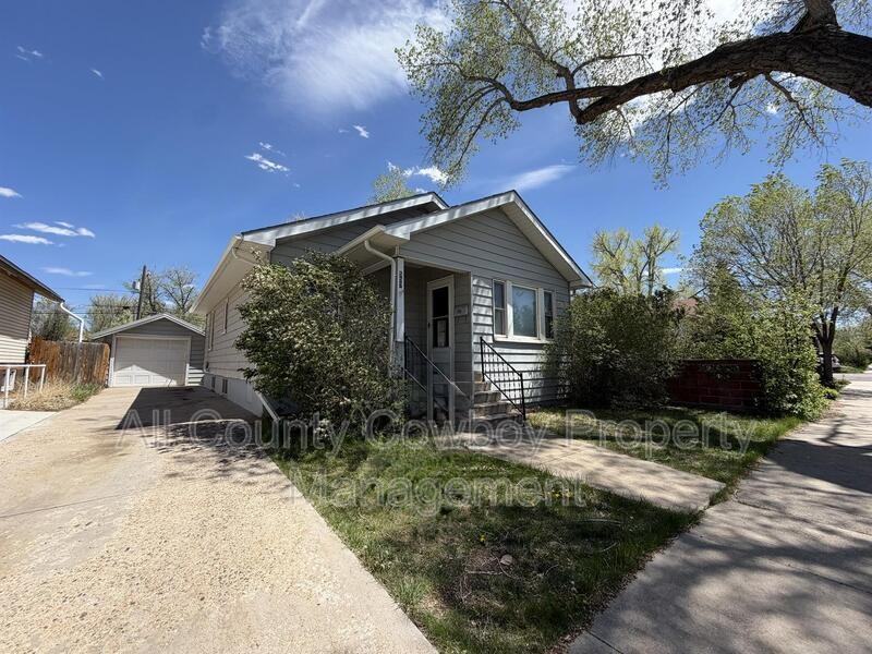 557 N 8th St - Photo 2 of 9