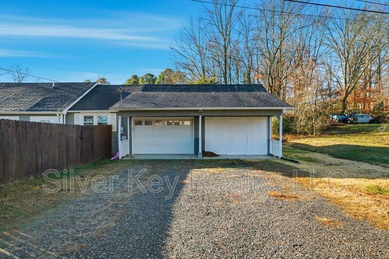 129 County Road - Photo 5 of 22