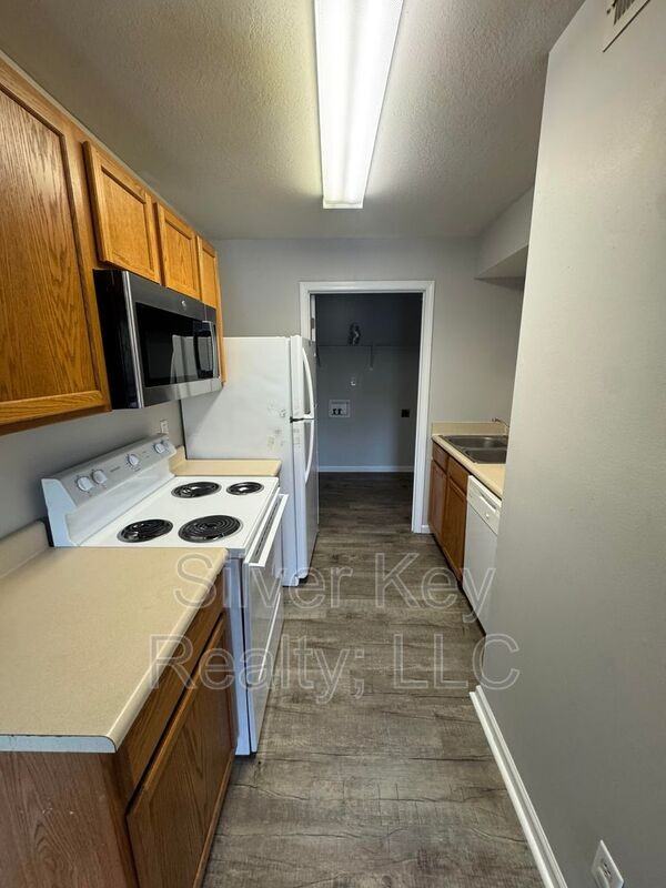 268 Willow Creek Dr #6 - Photo 4 of 12