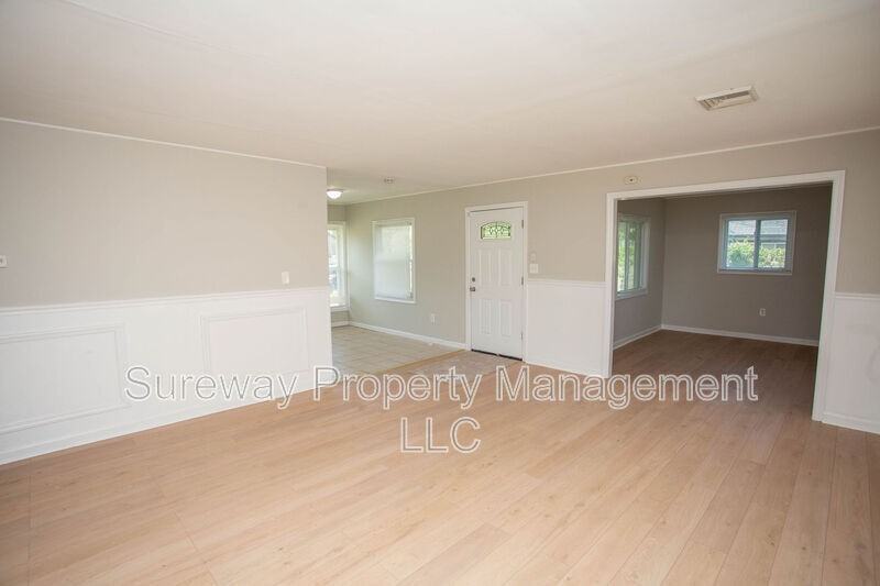 11 Sedgwick Ln - Photo 3 of 37