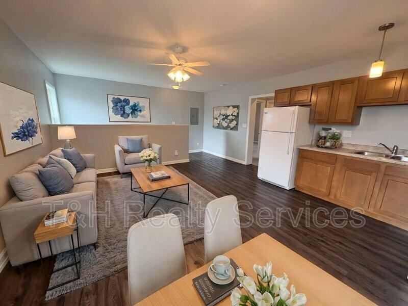 409 W Washington St - Photo 3 of 15