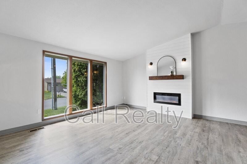 1306 N Van Marter Rd - Photo 2 of 13