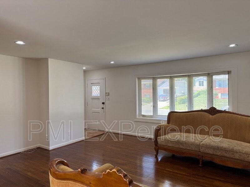 3203 Amador Dr - Photo 3 of 35