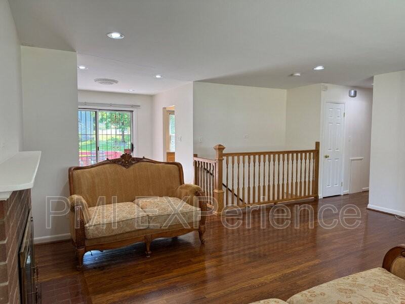 3203 Amador Dr - Photo 5 of 35