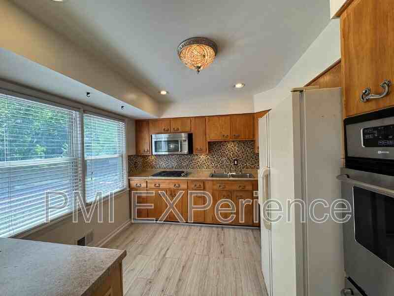 3203 Amador Dr - Photo 6 of 35
