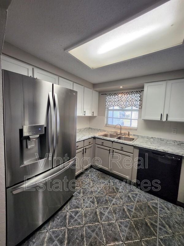 806 Walnut Dr - Photo 4 of 19