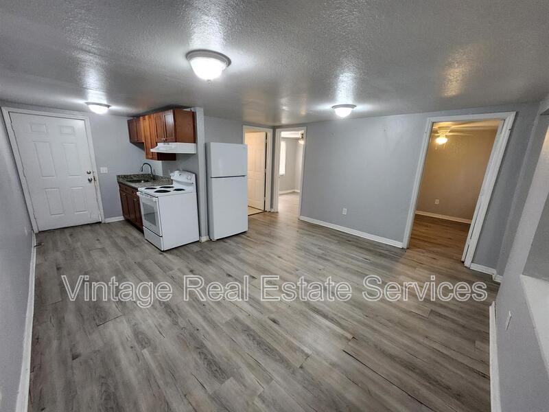 4611 N Hubert Ave #3 - Photo 3 of 9