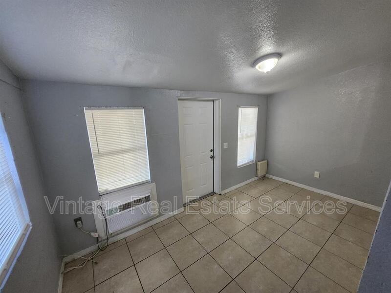 4611 N Hubert Ave #3 - Photo 4 of 9