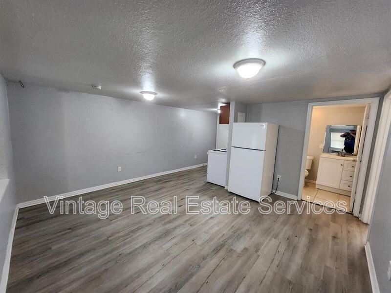 4611 N Hubert Ave #3 - Photo 5 of 9