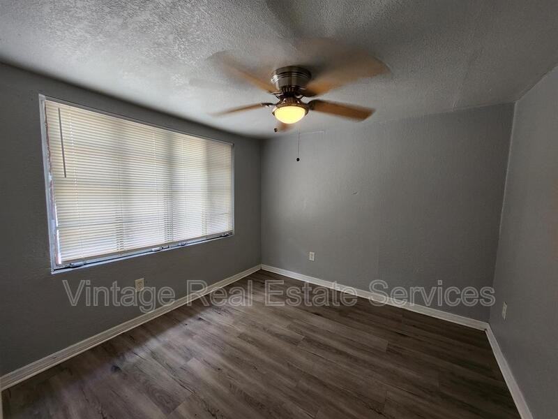 4611 N Hubert Ave #3 - Photo 7 of 9